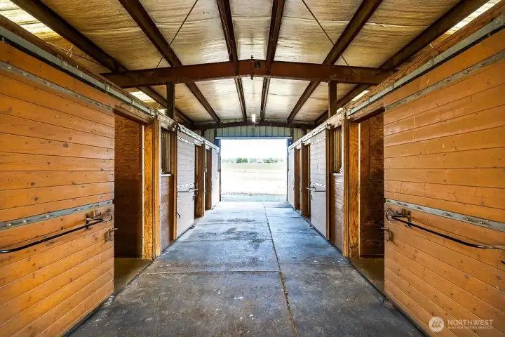 10 stall barn