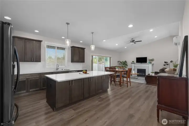 Open Concept - vaulted ceilings