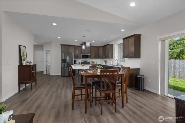 4-person dining space