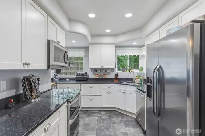 Updated Kitchen Granite Counters, Tile Floor and Stainless Steel Appliances