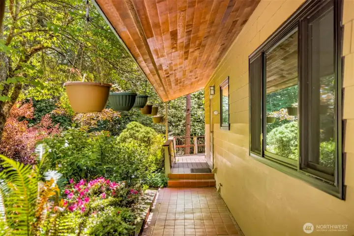 Sidewalk to deck