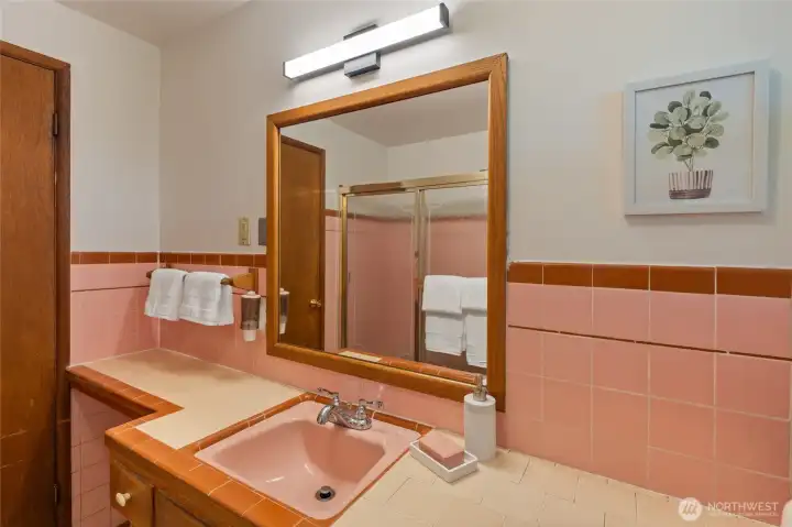 Swooning over this pink sink!