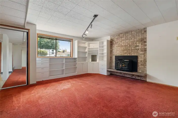 This room is just waiting for you to put it to good use!