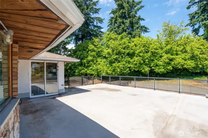 Nice clear railing all around the deck with access to RV parking area, and backyard.
