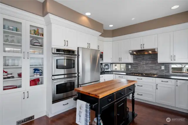 Gleaming countertops, high-end appliances, and ample storage ensure both form and function