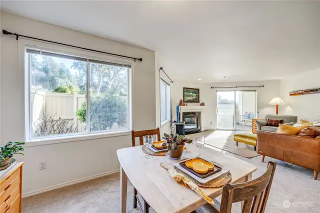 Plenty of light via the luxury of end unit windows
