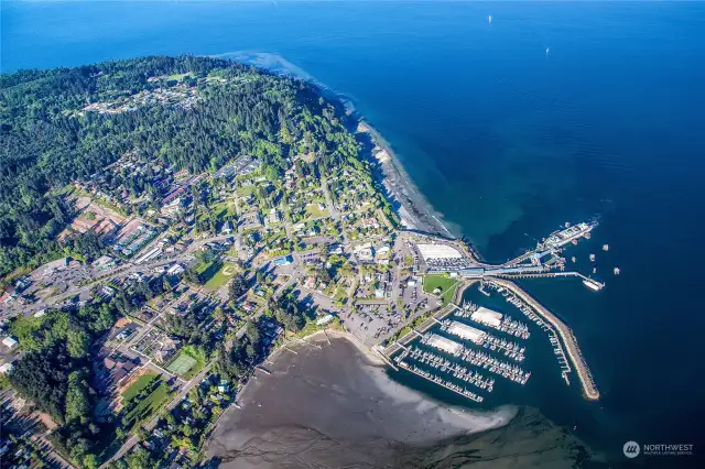 Kingston is surrounded by beauty and has a wonderfun public beach a short stroll from the condo.