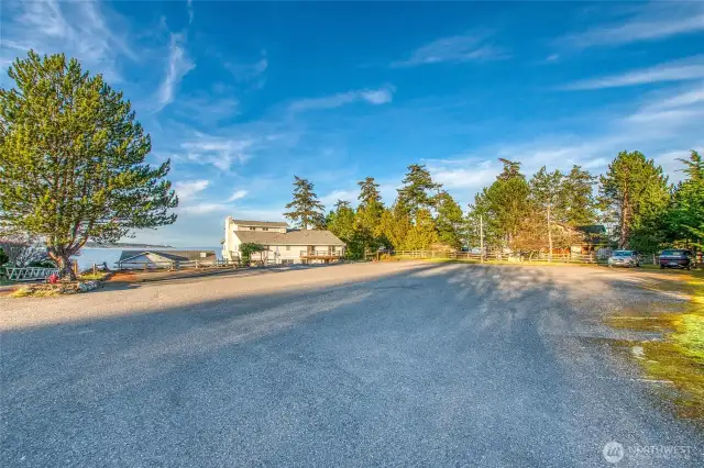 Bartwood Lodge parking, community tennis court towards the right (out of picture)
