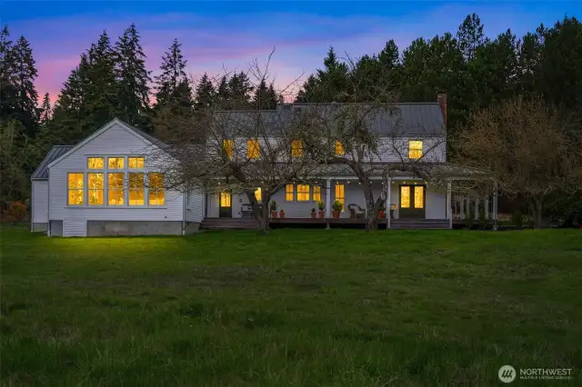 A private 4.6-acre retreat, where nature and luxury coexist in perfect harmony.