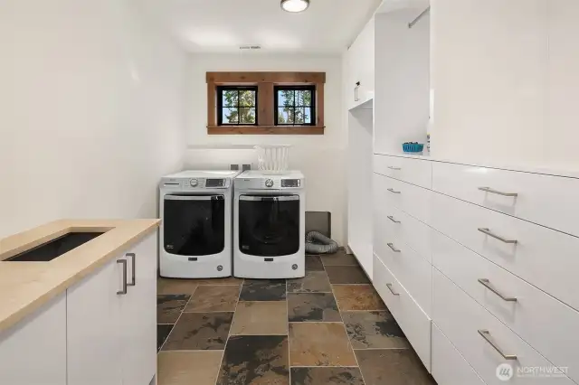 Upstairs Suite with laundry