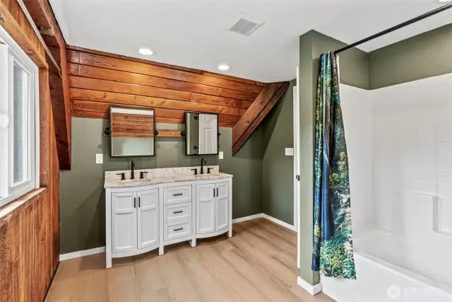 Full bath on 2nd floor