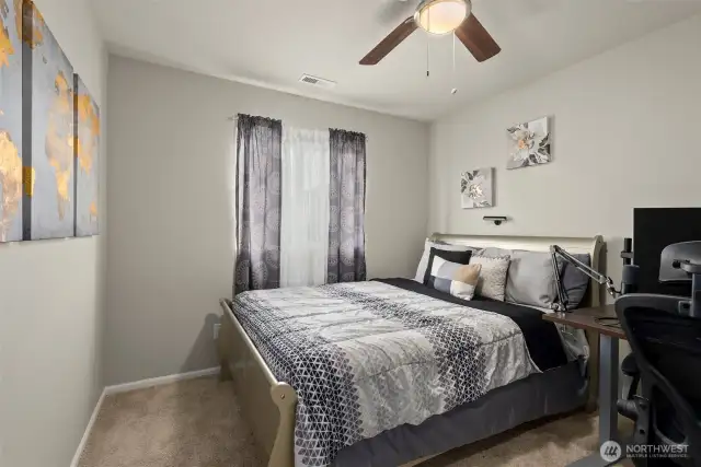 Bedroom 3–that‘s a queen bed and a full-size desk off to the right.