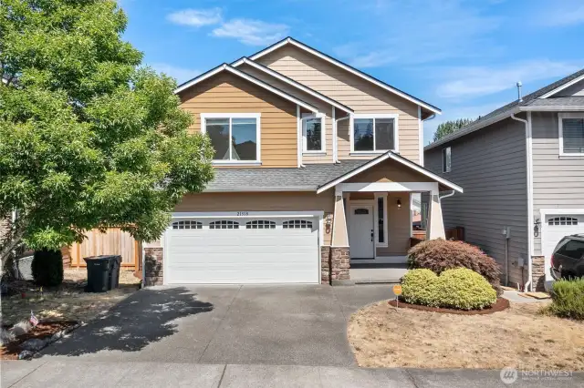 2 car garage, driveway & street parking!