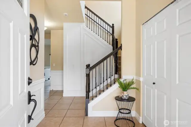 Spacious tiled entry.