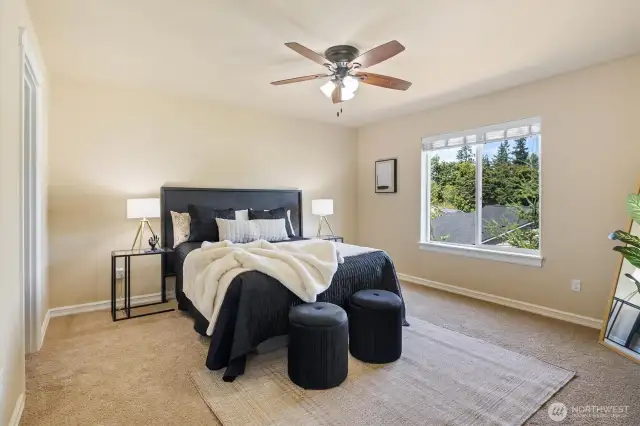 Spacious primary suite!