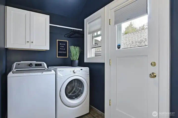 Main floor laundry/mudroom