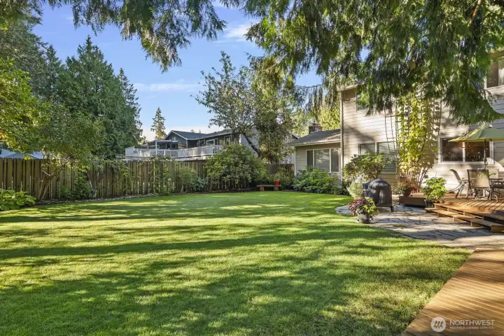 Beautiful flat, fenced yard