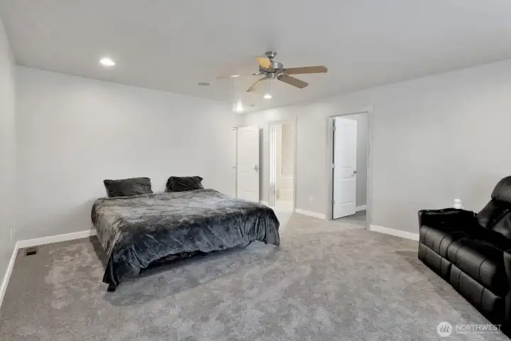 Large Owner's suite features a well appointed bath with Soaking Tub, dual sink and Large Walk in Closet