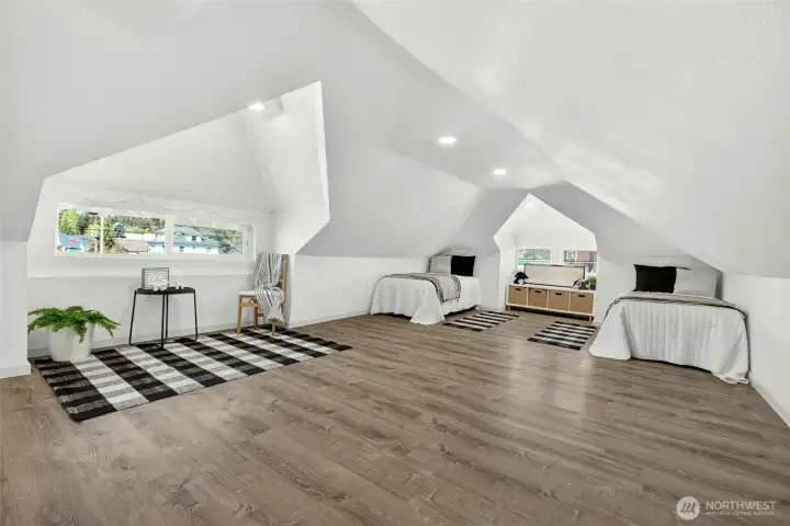 Large loft bedroom and 1/2 bath.