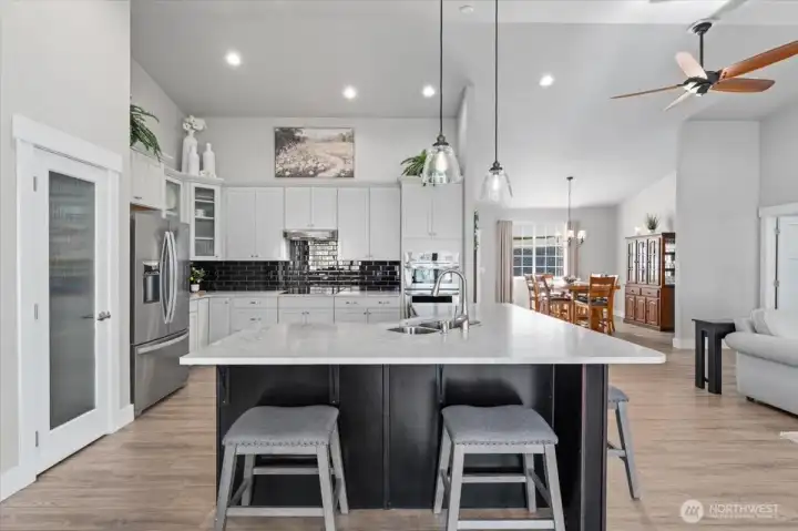 Island seating, stainless appliances