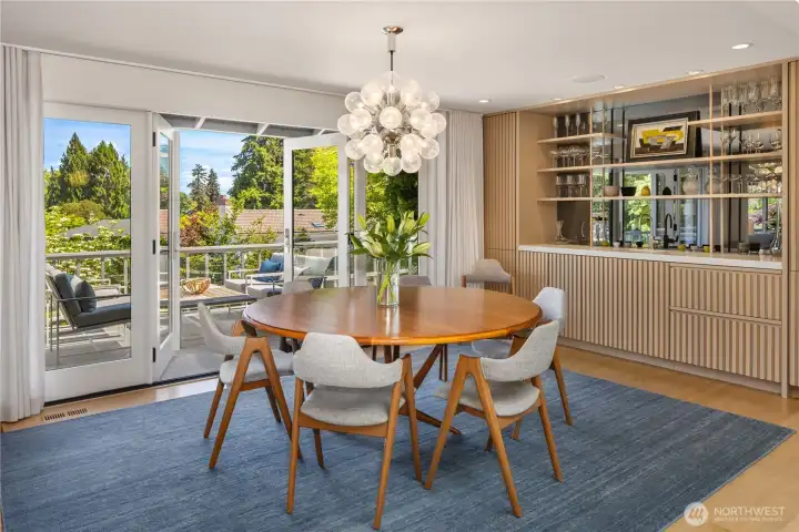 That light fixture! That light fixture!