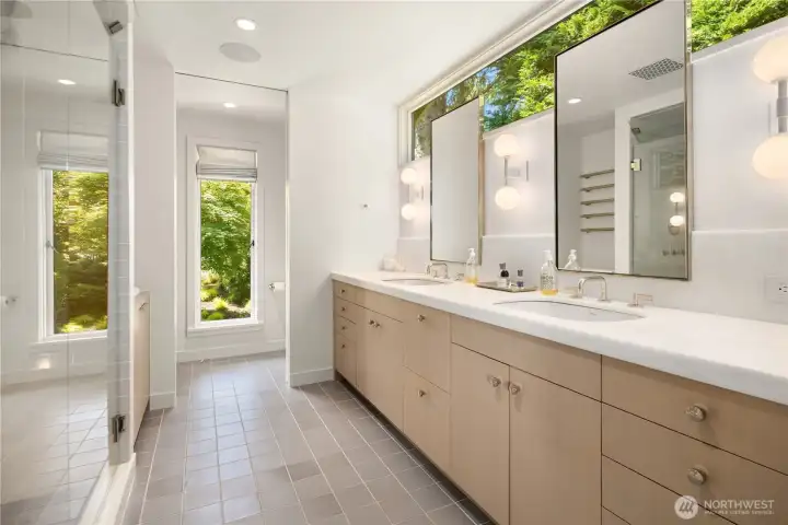 Master bathroom. Master bathroom.