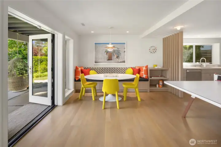Built-in eating nook. Built-in eating nook.