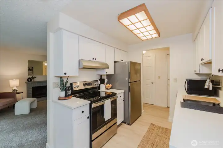 Comes with all appliances. Comes with all appliances.