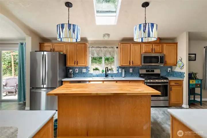 Updated, spacious kitchen for entertaining
