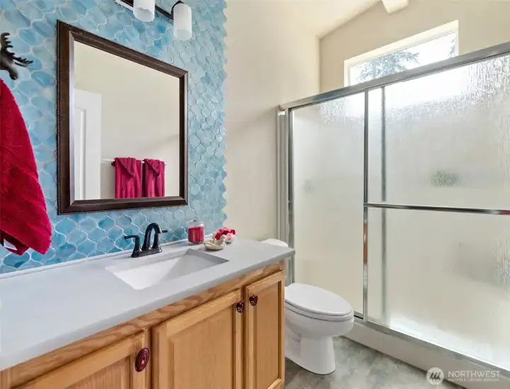 Full hall bath