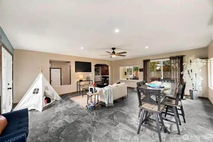 Open up the doors to the hot tub to the left - wonderful for entertaining