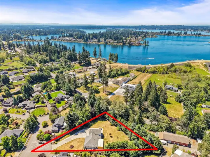 .91 acre of privacy and a simple drive to North Lake Tapps park.