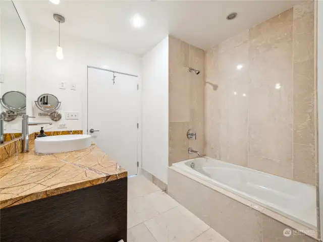 Your guests will enjoy the comfort of this stylish full bath, a welcoming and refined space.