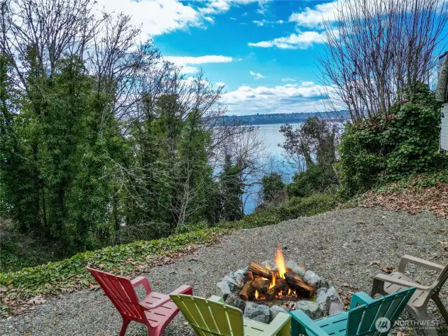 Fire pit with a view! Easy access from the lower living level or from lower driveway.