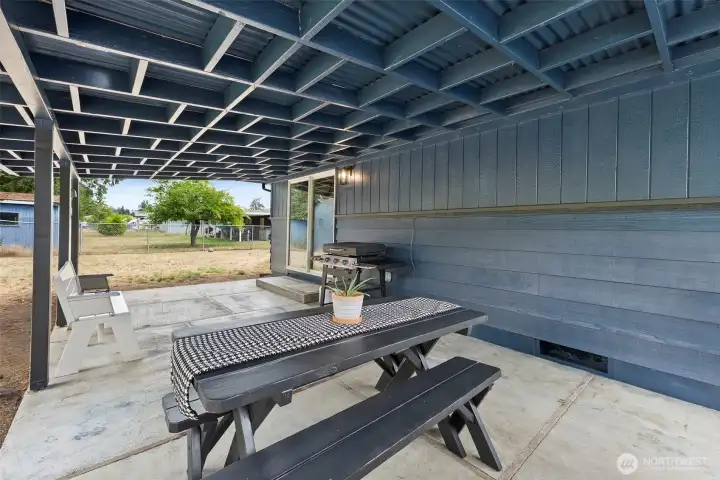 600 sq ft covered patio