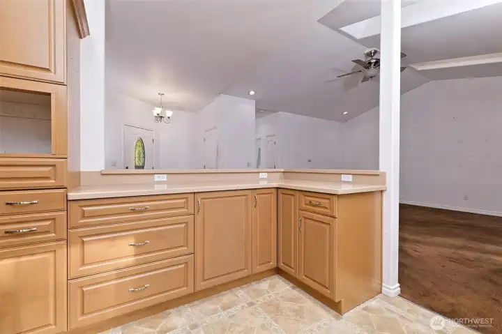 Cabinets full of pull-outs and nifty storage solutions.
