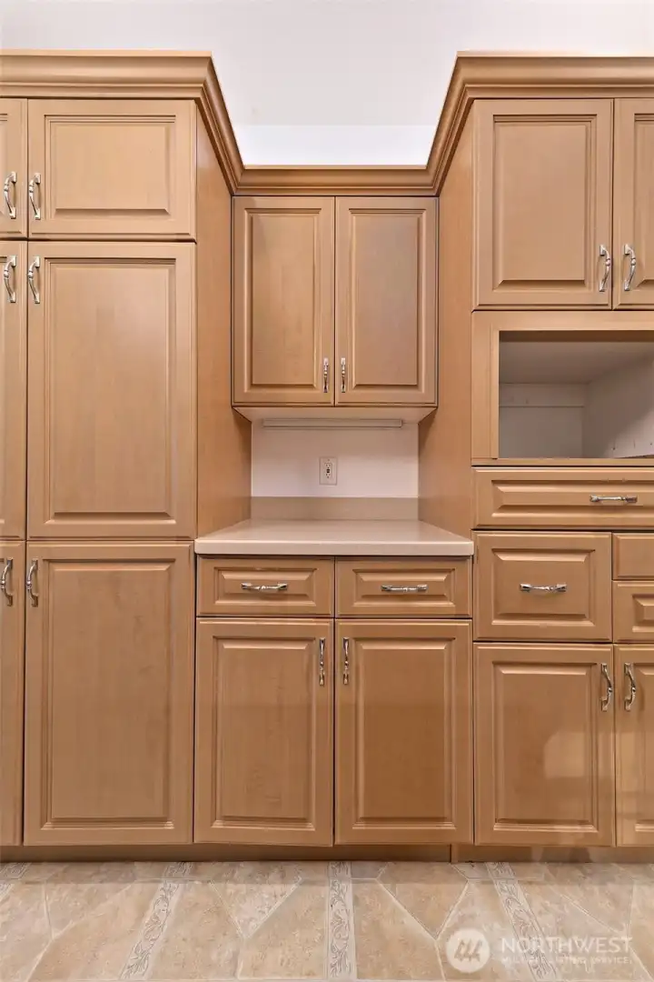 TONS of storage in this kitchen!