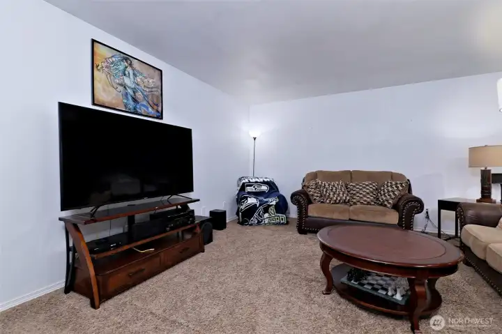 But wait, there's MORE!  This is the 1,100sf apartment above the garage! Most all of these furnishings can stay if you want them!