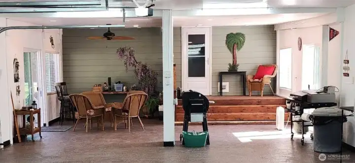 "Florida Room" staged