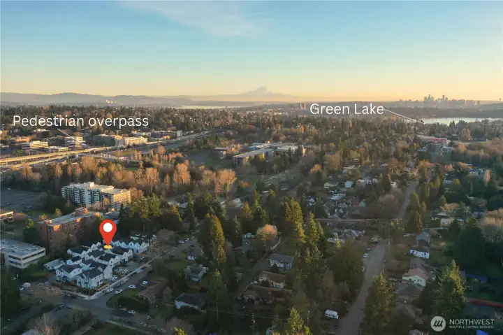 Just blocks from the pedestrian bridge to Northgate, using light rail is easy from this location.  Also nearby: grocery, shopping, Kraken Ice Complex and bus/transit center.  Green Lake is 1.5 miles to the south.