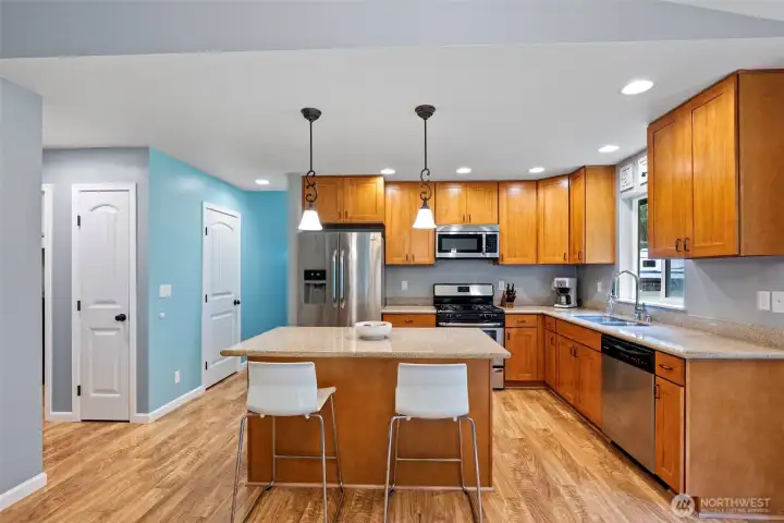 ceiling height cabinets and seating at the kitchen island