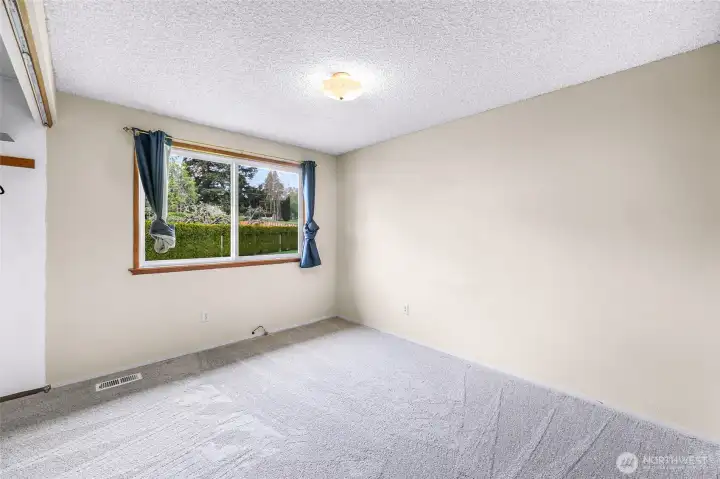 All bedrooms have brand new carpet.