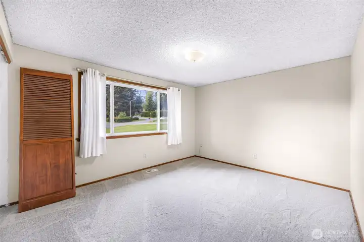 All bedrooms have brand new carpet.