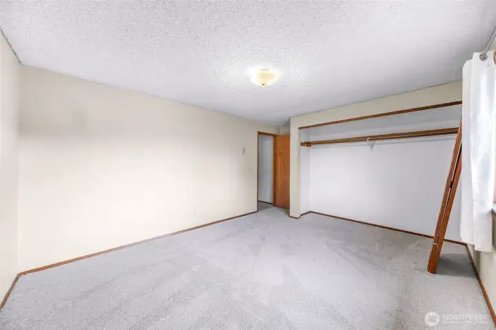 All bedrooms have brand new carpet.
