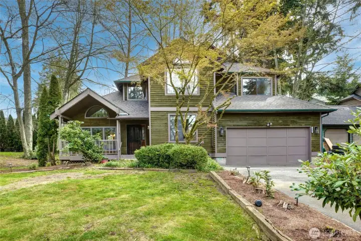 Sharp Two Story Craftsman in Lynnwood on 1/3 Ac lot. New Roof in 2026. 2 bedrooms plus den, bonus rm upstairs, formal living & dining rms, Kitchen w/nook, family rm, utility rm.