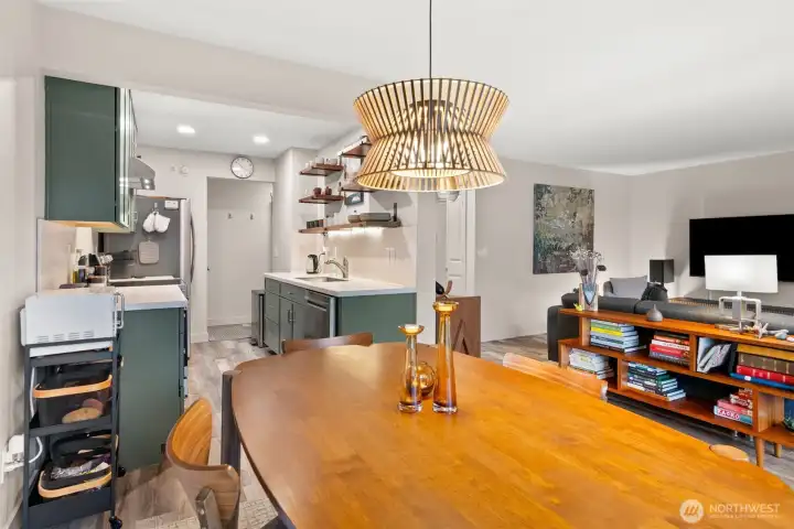 Circular foorplan makes this an easy layout. Notice the stylish modern chandelier!