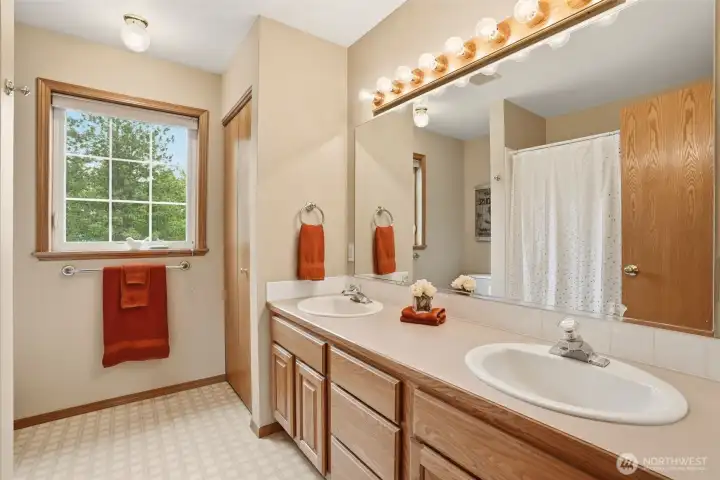 2nd bath upstairs 2nd bath upstairs