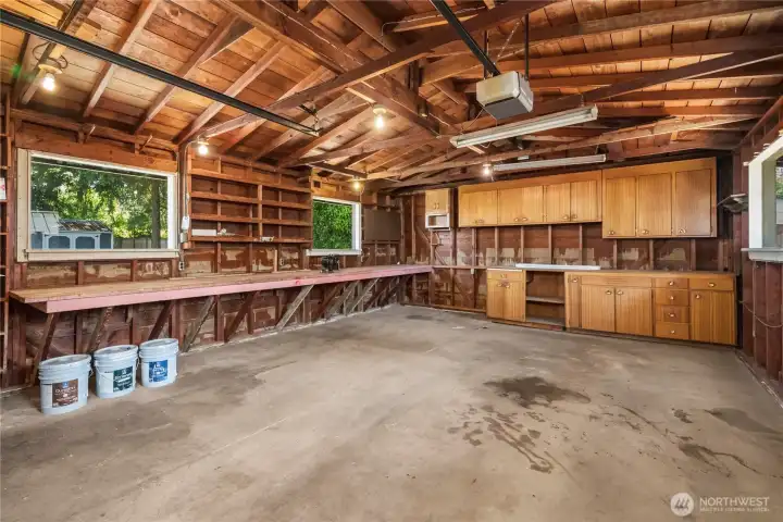 The garge is enormous with so many possible uses.