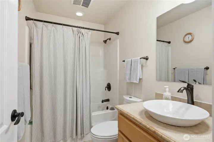 Upstairs full bathroom