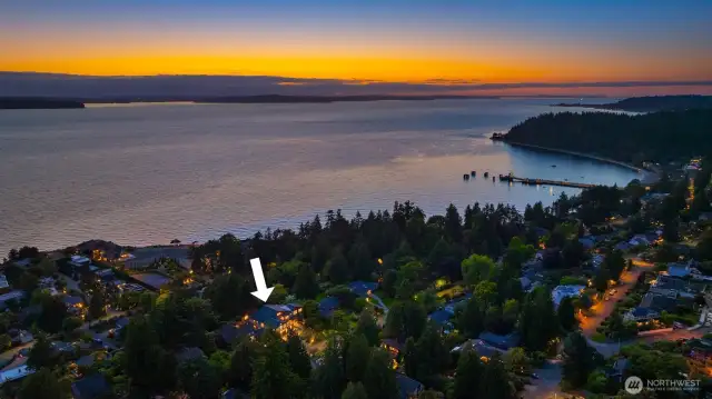 West Seattle is a destination all its own—offering a vibrant, village-like atmosphere with waterfront parks, charming eateries, independent shops, and a strong sense of connection. Whether you’re exploring the beach at Alki, paddleboarding along the Sound, catching live music, or hopping the water taxi to downtown, this community delivers the perfect balance of laid-back living and city access.